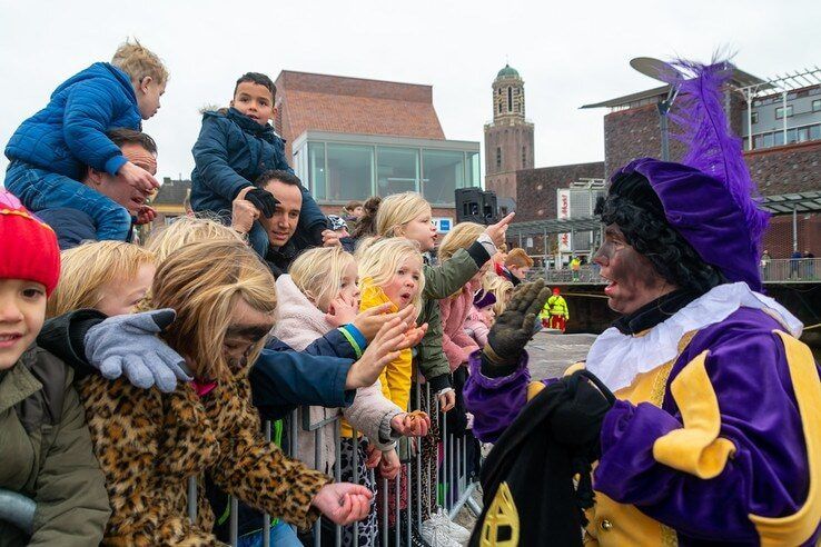 Sinterklaas weer in Zwolle aangekomen - Foto: Peter Denekamp