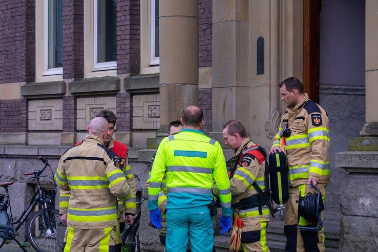 Vrouw gewond bij brand in appartementencomplex in Zwolle - Foto: Peter Denekamp
