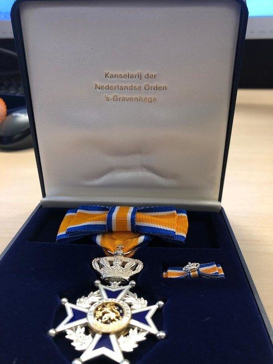 Koninklijke onderscheiding voor directeur Koninklijke Van Wijhe Verf Zwolle - Foto: Ingezonden foto