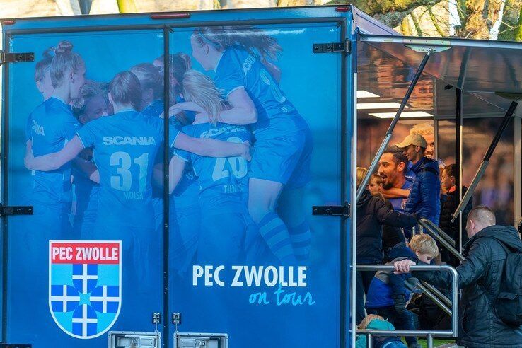 PEC Zwolle Truck staat op het Grote Kerkplein - Foto: Peter Denekamp
