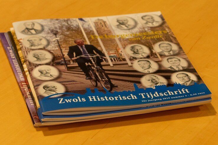 Peter Snijders neemt Zwols Historisch Tijdschrift in ontvangst - Foto: Peter Denekamp