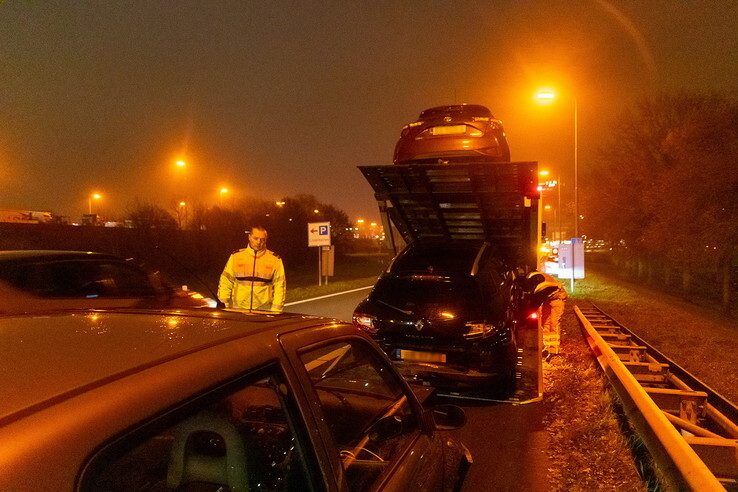 Lange file op pakjesavond richting Groningen door ongevallen - Foto: Peter Denekamp