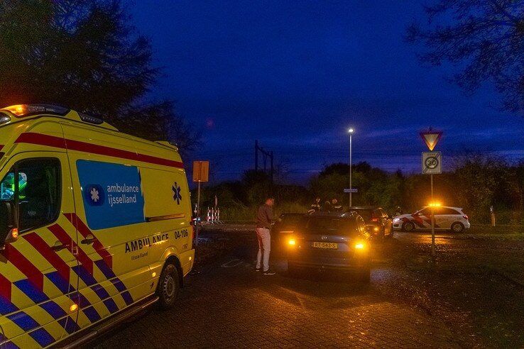 Twee vrouwen gewond na aanrijding in Zwolle-Zuid - Foto: Peter Denekamp