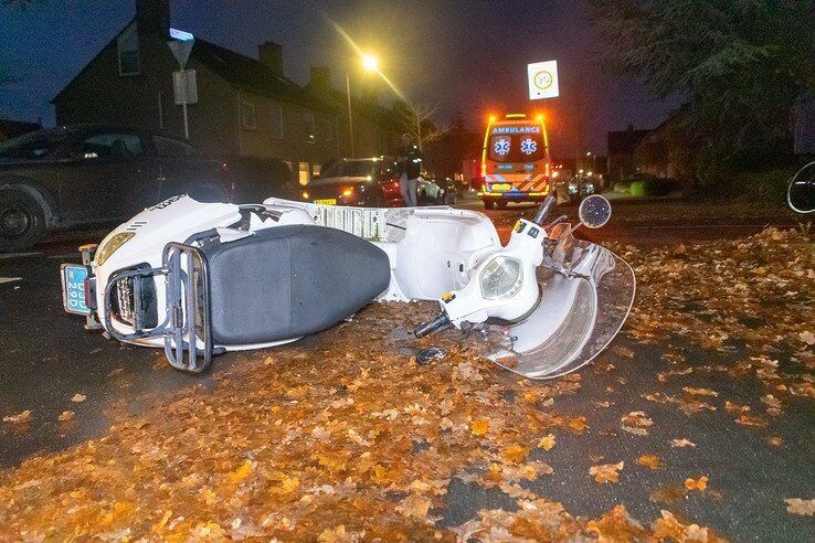 Twee vrouwen gewond na aanrijding in Zwolle-Zuid - Foto: Peter Denekamp