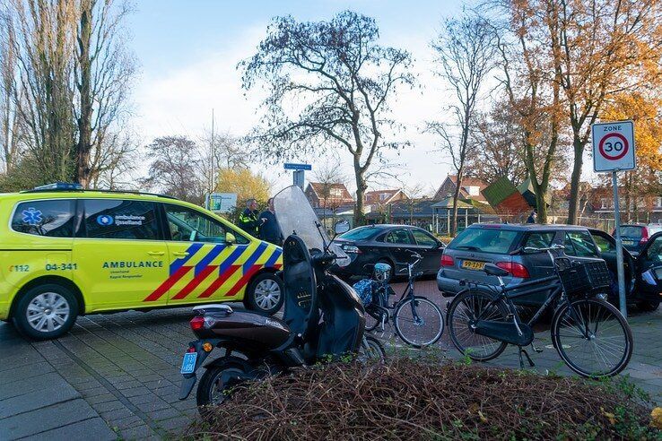 Automobilist rijdt door na aanrijding in Assendorp - Foto: Peter Denekamp