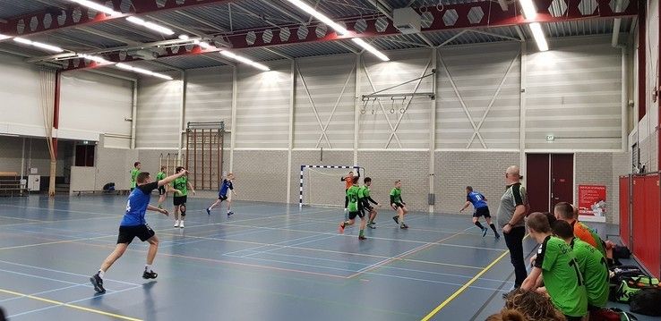 Handballers Travelbags/HV Zwolle beginnen de tweede seizoenshelft met een zege - Foto: Ingezonden foto