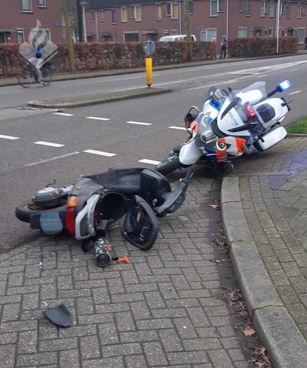 Bromfietser onderuit na achtervolging - Foto: Politie Zwolle