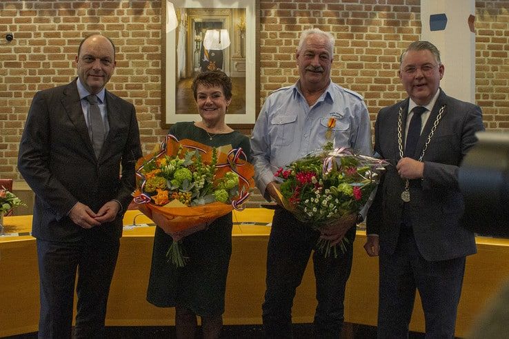 Gerben van Dam ontvangt erepenning menslievend hulpbetoon - Foto: Ingezonden foto