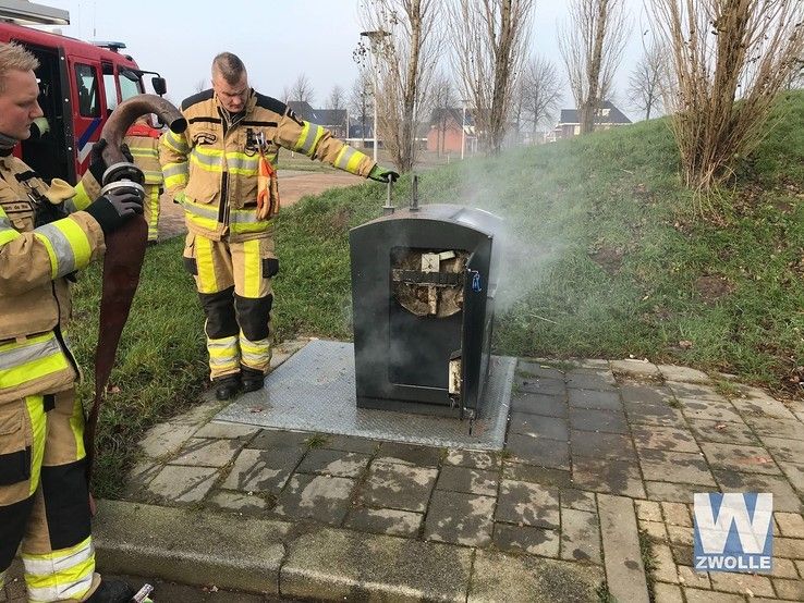 Brandweer Zwolle rukt uit voor containerbrand in Stadshagen - Foto: Gerrit-Jan Mondria