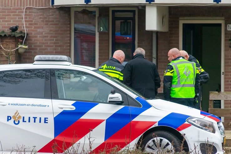 EOD onderzoekt woning verwarde man Zwolle Zuid - Foto: Peter Denekamp