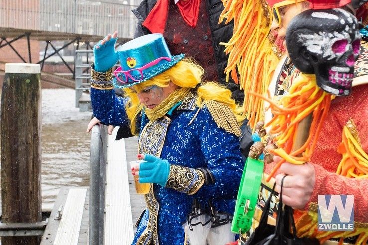 Eerste Zwolse Carnavalsboottocht - Foto: Henrico van der Dussen