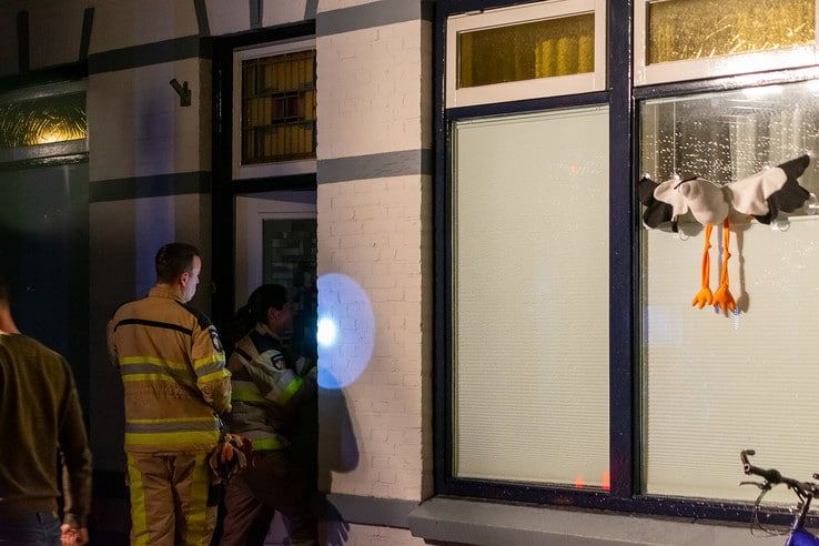 Gewonde bij woningbrand in Assendorp - Foto: Peter Denekamp
