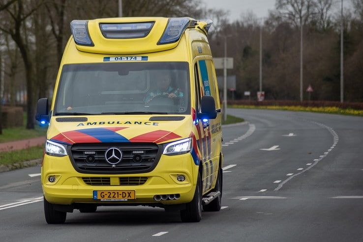 Ambulance IJsselland neemt geen familie meer mee in ambulances - Foto: Peter Denekamp