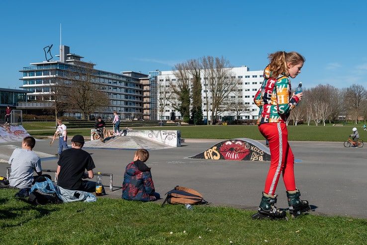 Wijkagent tevreden over gedrag Zwollenaren, behalve over skaters in park De Wezenlanden - Foto: Peter Denekamp