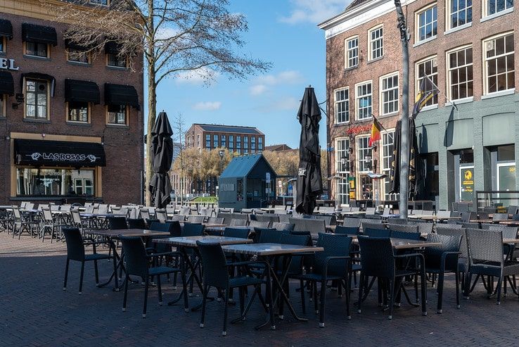 Binnenstad Zwolle uitgestorven ondanks het mooie weer - Foto: Peter Denekamp