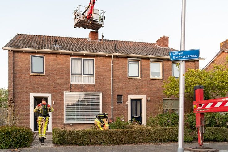 Schoorsteenbrand in woning Zeeheldenbuurt - Foto: Peter Denekamp