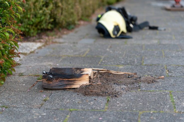 Schoorsteenbrand in woning Zeeheldenbuurt - Foto: Peter Denekamp