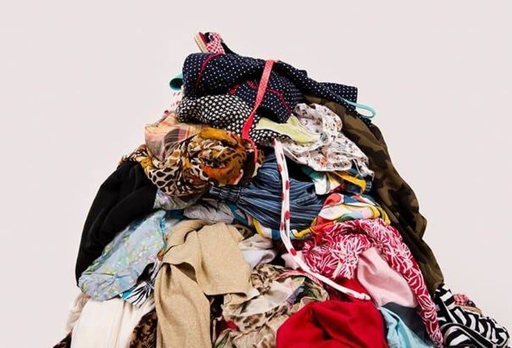 Oproep om gebruikte kleding niet meer in textielbakken te gooien - Foto: Ingezonden foto