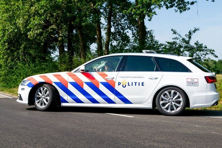 Politie pakt man op bij station Zwolle op verdenking van heling - Foto: Peter Denekamp