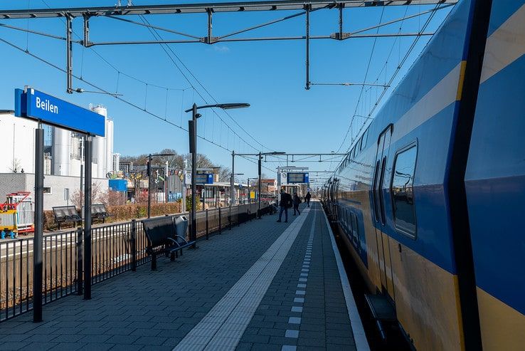 Stil in de trein en op het station - Foto: Peter Denekamp