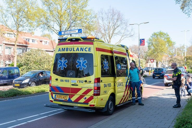Fietser gewond na botsing op Wipstrikkerallee - Foto: Peter Denekamp