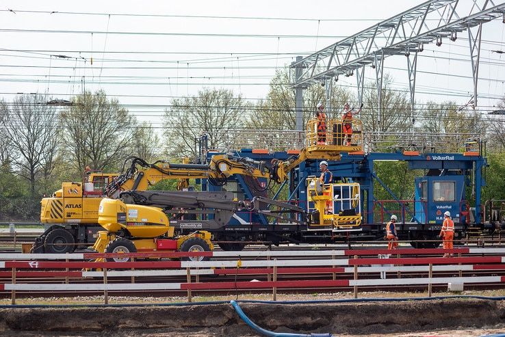 Coronacrisis zorgt voor vertraging spoorklus bij station Zwolle - Foto: Peter Denekamp