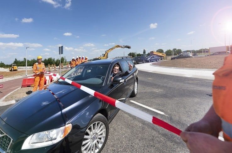 Verbeterde Nieuwleusenerdijk met nieuwe rotonde geopend - Foto: marcoslotphoto