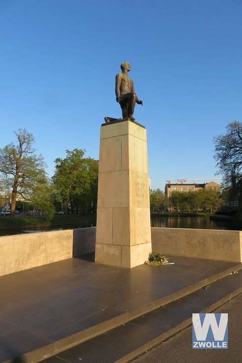 Monument voor gevallenen 40-45 van Titus Leeser in Zwolle 70 jaar geleden onthuld - Foto: Loes la Faille