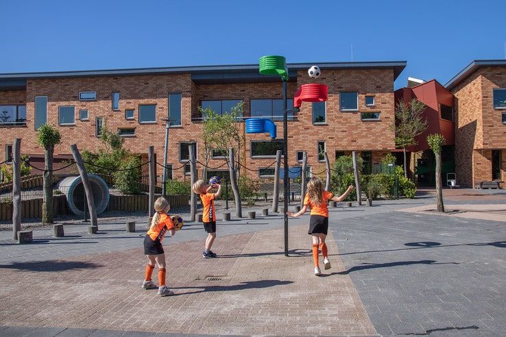 Montessori Kindcentrum en korfbalvereniging Oranje Zwart vinden elkaar op sportief gebied - Foto: Ingezonden foto