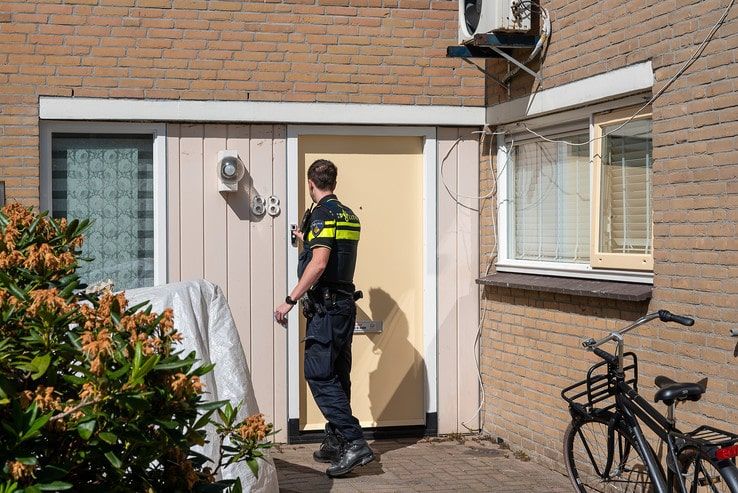 Politie zoekt getuigen na explosie in woonwijk Zwolle - Foto: Peter Denekamp