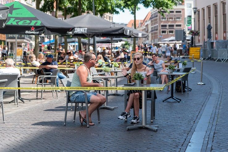 Dit jaar geen terrasbelasting in Zwolle - Foto: Peter Denekamp