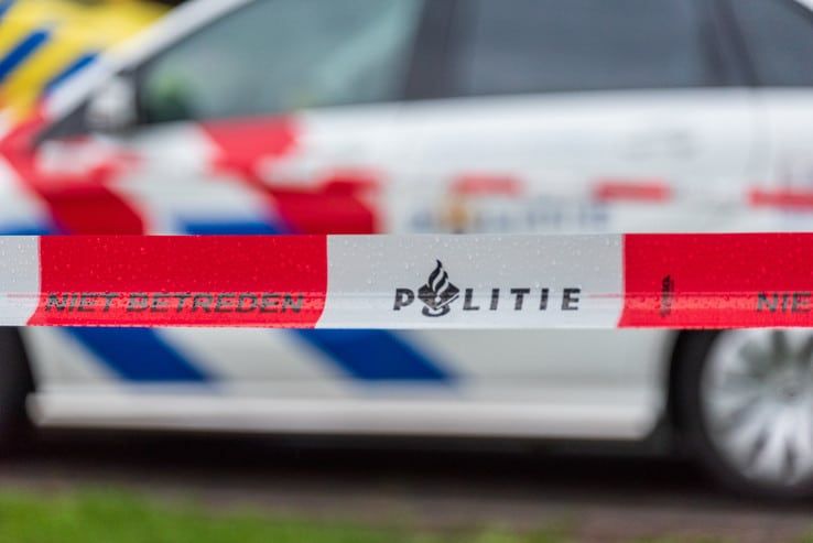 Zwolse brandweer rukt uit voor autobrand in Stadshagen - Foto: Peter Denekamp