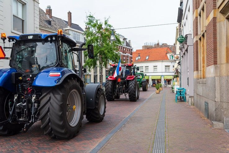 Luidruchtig boerenprotest door binnenstad Zwolle - Foto: Peter Denekamp
