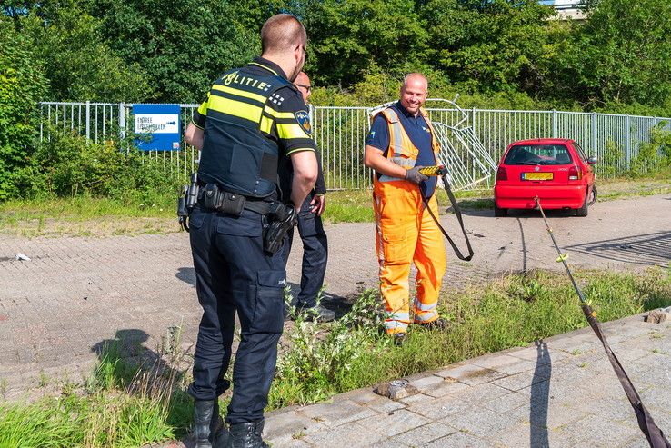Automobilist onder invloed ramt hek IJsselhallen Zwolle - Foto: Peter Denekamp