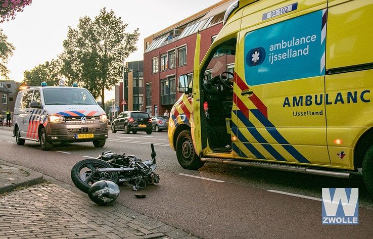 Eenzijdig ongeval met motor aan de Vechtstraat - Foto: Arjen van der Zee