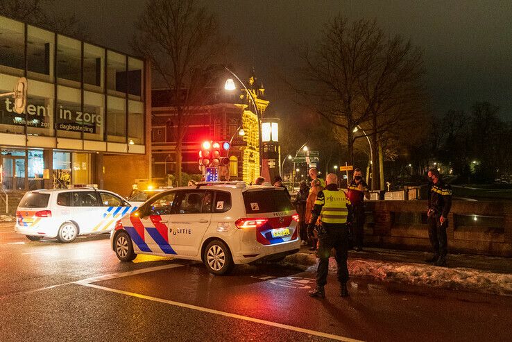 Politie rukt groots uit voor conflict bij Sassenpoort - Foto: Peter Denekamp