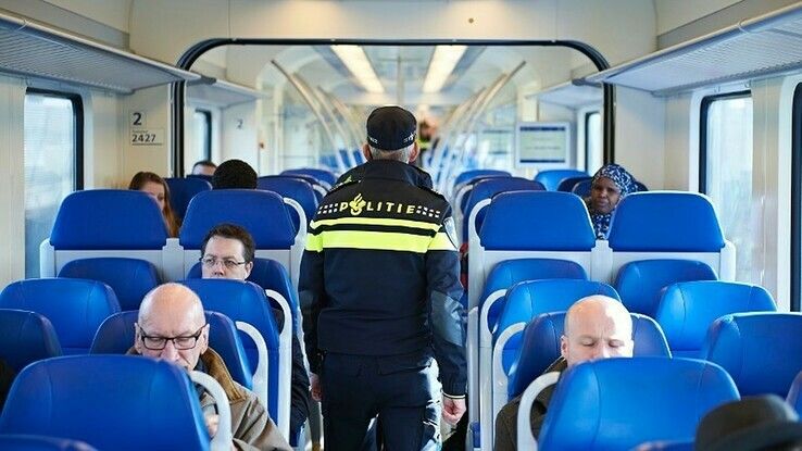 Politie zoekt getuigen aanranding in trein - Foto: Politie.nl