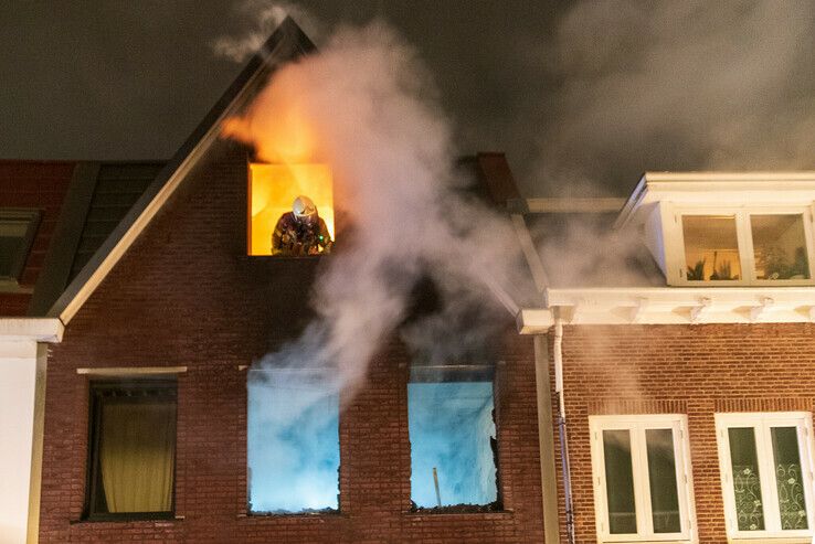 Uitslaande brand in Kamperpoort, twee personen aangehouden - Foto: Peter Denekamp