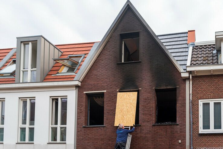 Bewoner uitgebrand appartement verdacht van brandstichting - Foto: Peter Denekamp