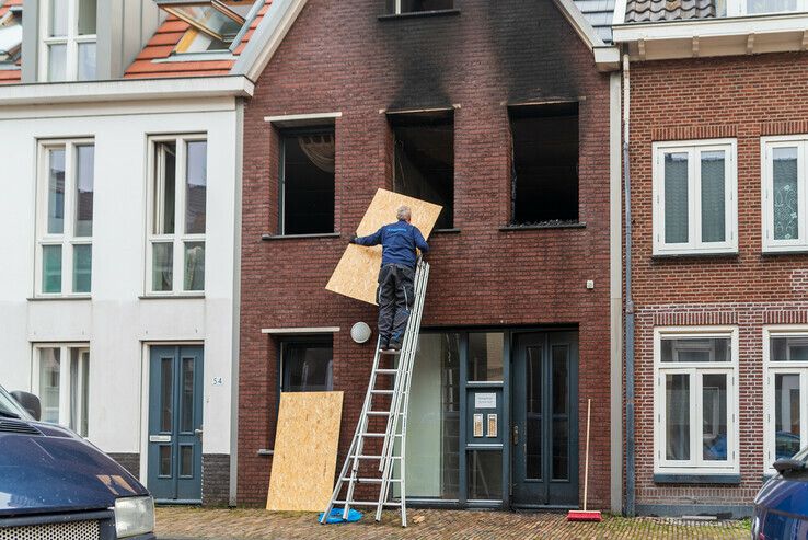 Bewoner uitgebrand appartement verdacht van brandstichting - Foto: Peter Denekamp