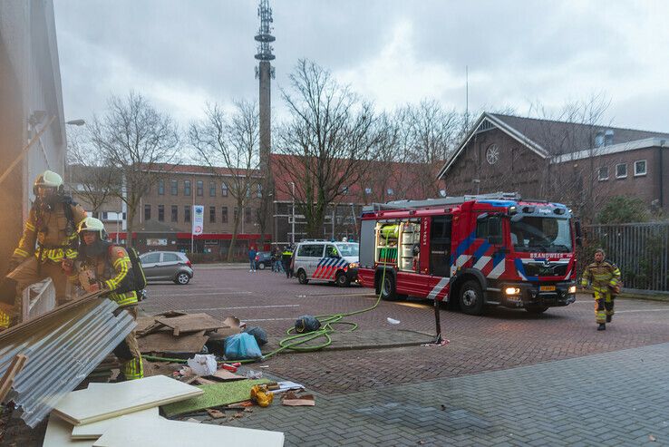 Klein brandje in voormalig postsorteercentrum aan de Westerlaan - Foto: Peter Denekamp