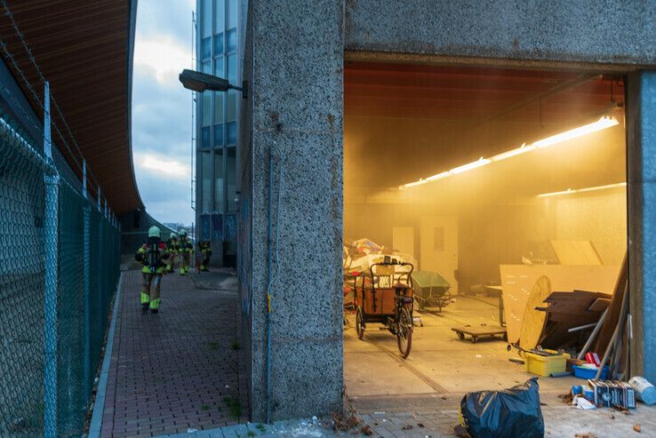 Klein brandje in voormalig postsorteercentrum aan de Westerlaan - Foto: Peter Denekamp
