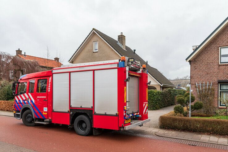 Brandweer rukt uit voor brandlucht in woning in Zwolle-Zuid - Foto: Peter Denekamp