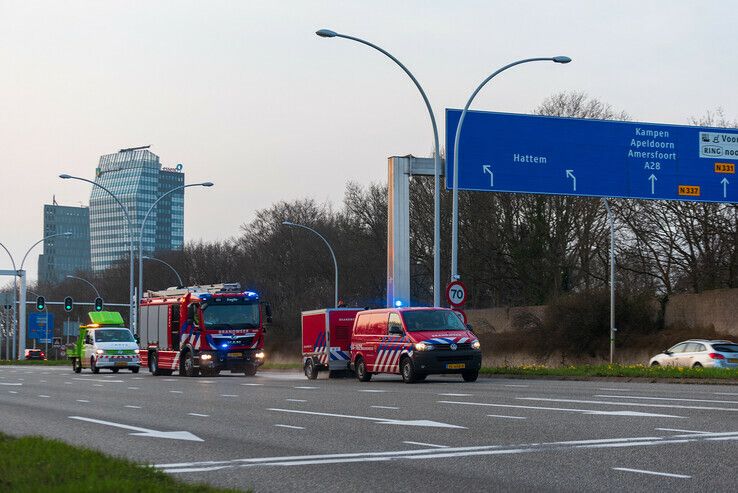 Brandweer ruimt drie kilometer lang dieselspoor op in Zwolle - Foto: Peter Denekamp