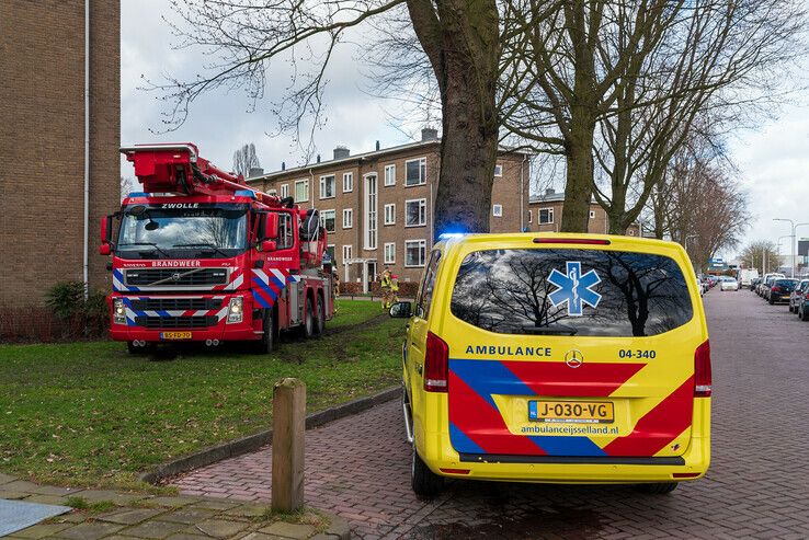 Brandweer trekt brandweer uit de modder in Zwolle - Foto: Peter Denekamp