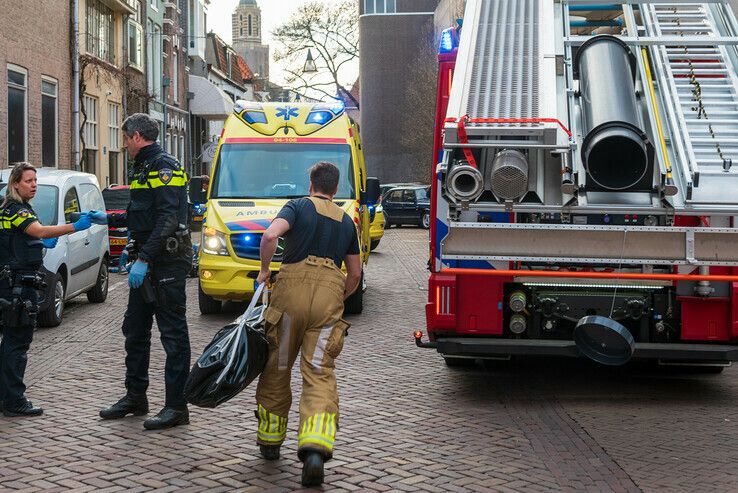 Man (30) overleden na val van dak in Zwolse binnenstad - Foto: Peter Denekamp