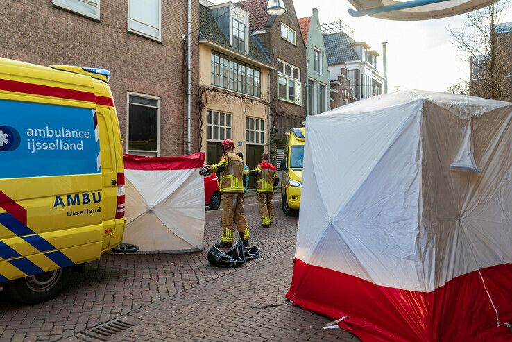 Man (30) overleden na val van dak in Zwolse binnenstad - Foto: Peter Denekamp