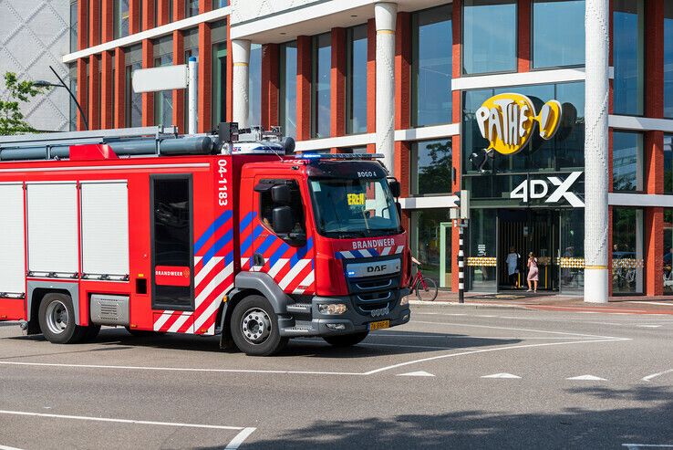 Brandweerchauffeurs krijgen bijles in rijden met zwaailicht en sirene - Foto: Peter Denekamp