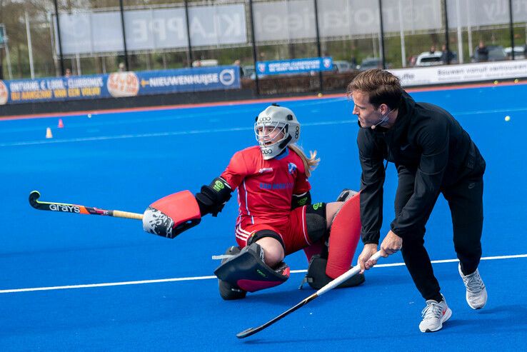 Hockey-international geeft les in Zwolle - Foto: Peter Denekamp