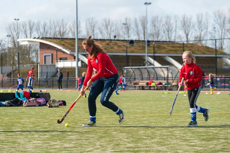 Hockey-international geeft les in Zwolle - Foto: Peter Denekamp